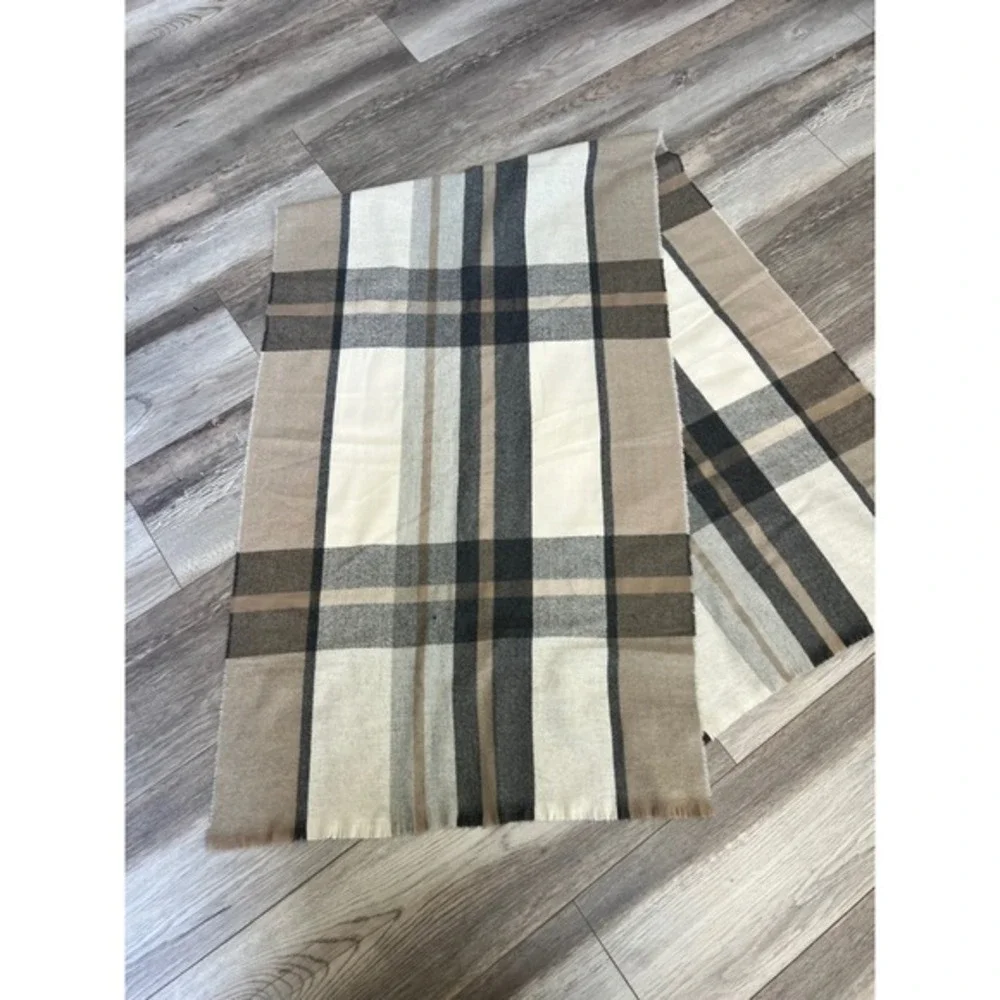 Banana Republic 100% polyester